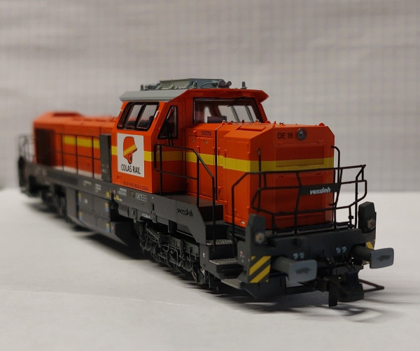 HJ2440 Locomotive diesel Vossloh DE 18, COLAS Rails, livrée orange/jaune