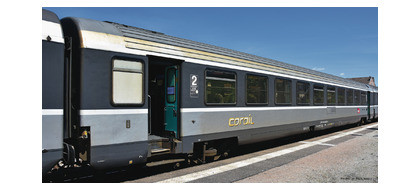 74539 Voiture Corail 2ème classe à couloir central de la SNCF