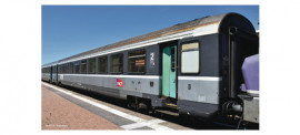 74540 Voiture Corail 2ème classe à couloir central de la SNCF